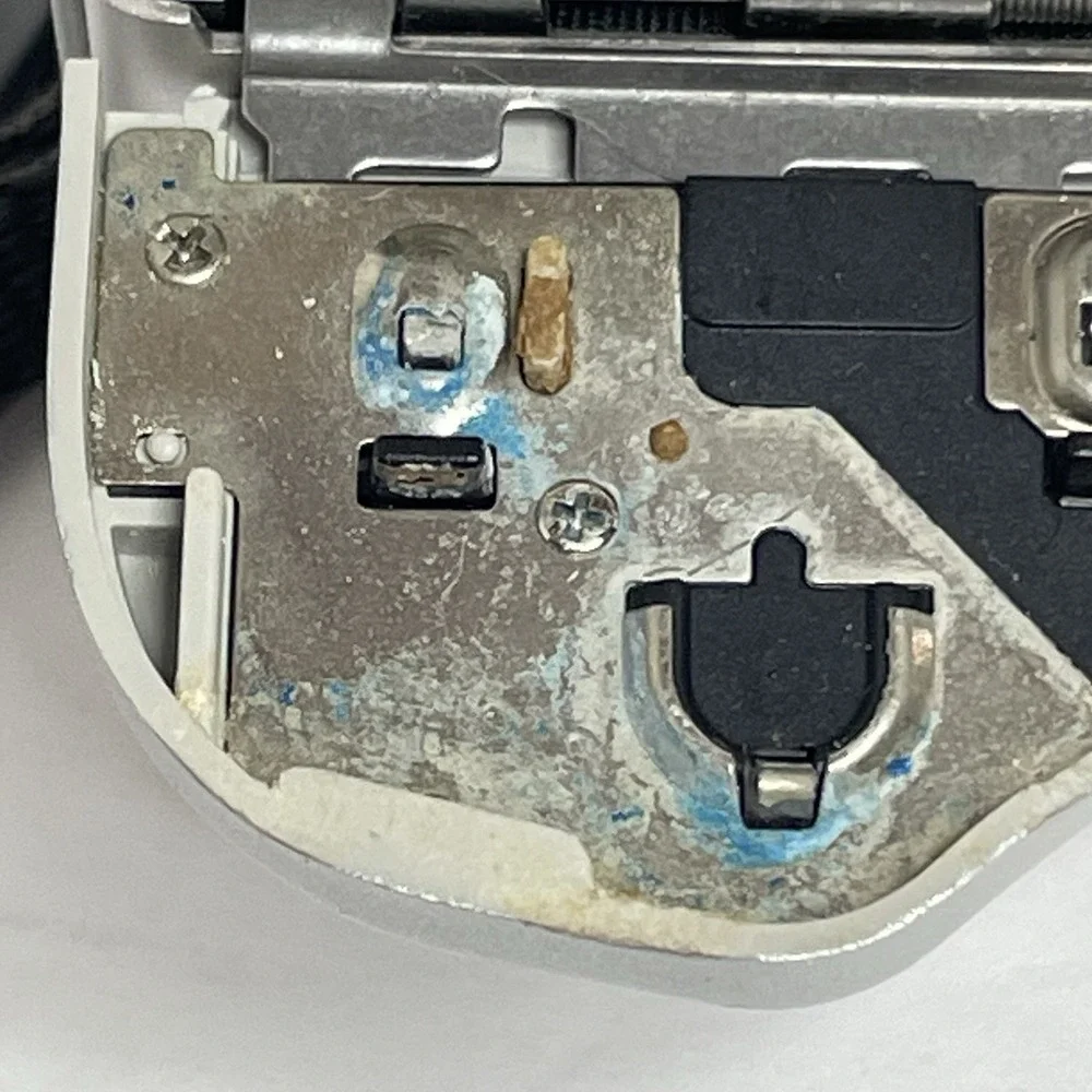 Minolta DiMAGE S414 4MP Digital Camera with 4x Optical Broken Battery Latch READ